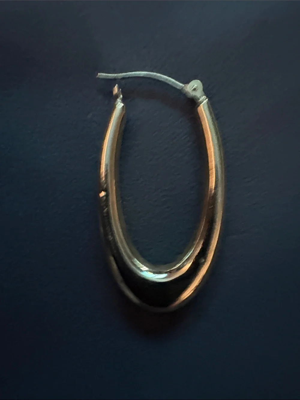 14K yellow Gold Oval Hoop earrings with latch backs. - Picture 4 of 11
